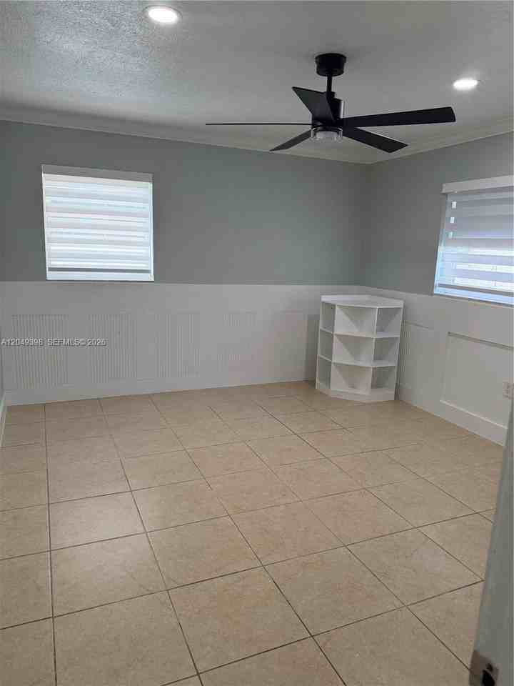 9675 Sw 19th St #0 - Photo 4 of 10