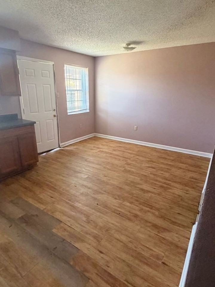 2458 Mexico St - Photo 6 of 19