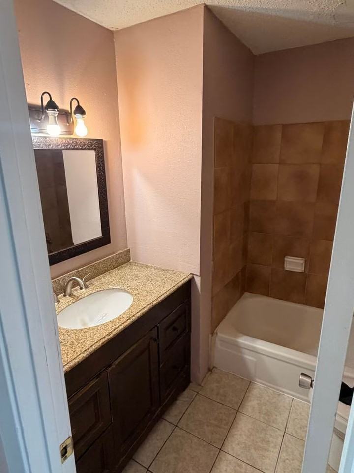 2458 Mexico St - Photo 3 of 16