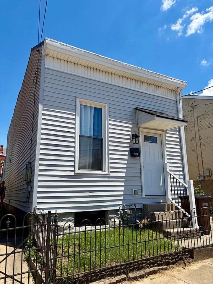 923 Ann St - Photo 2 of 10