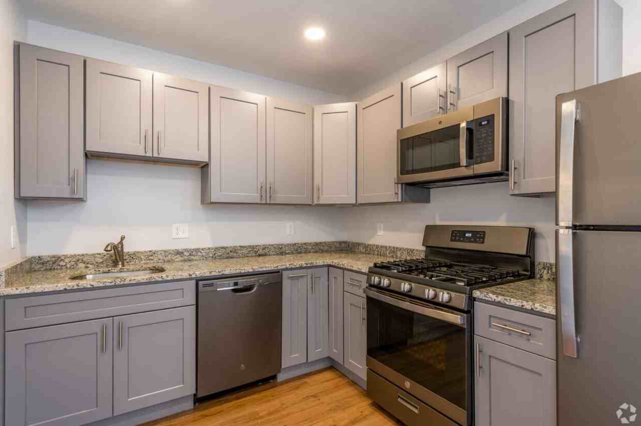 8 Lawton Pl #11 - Photo 3 of 17