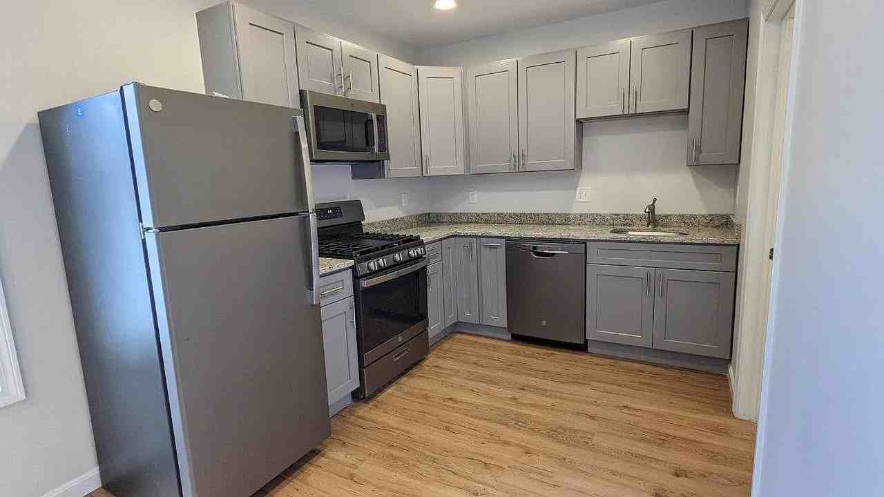 8 Lawton Pl #11 - Photo 4 of 17
