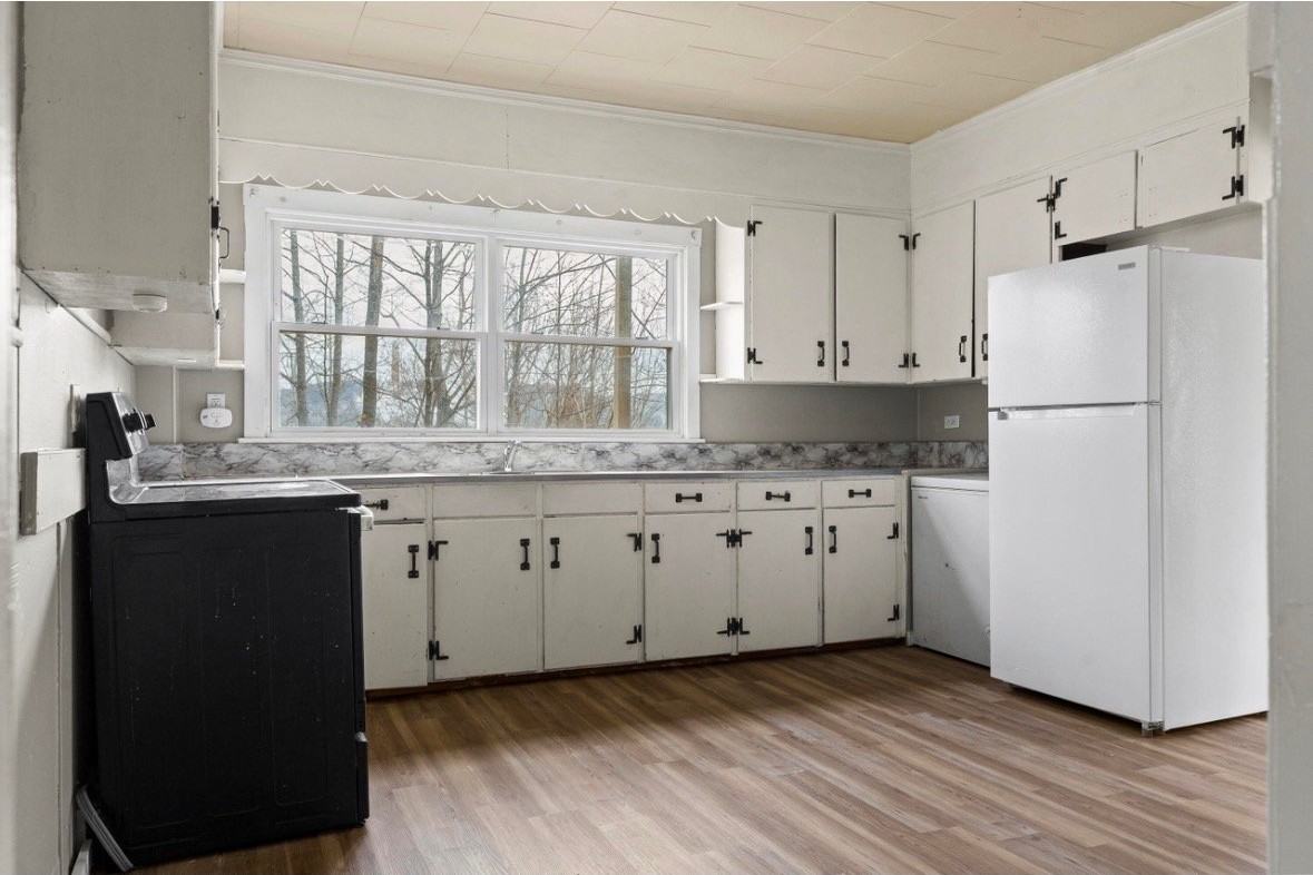 76 Maine Ave - Photo 5 of 17