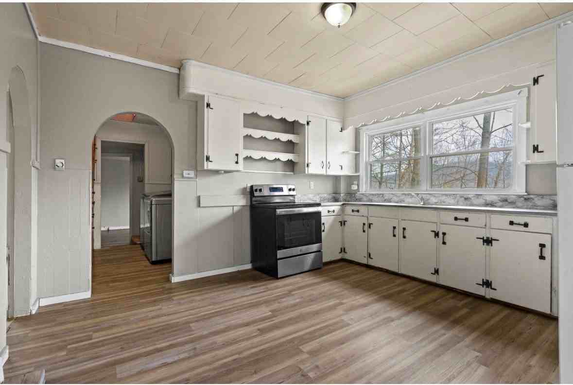 76 Maine Ave - Photo 6 of 17