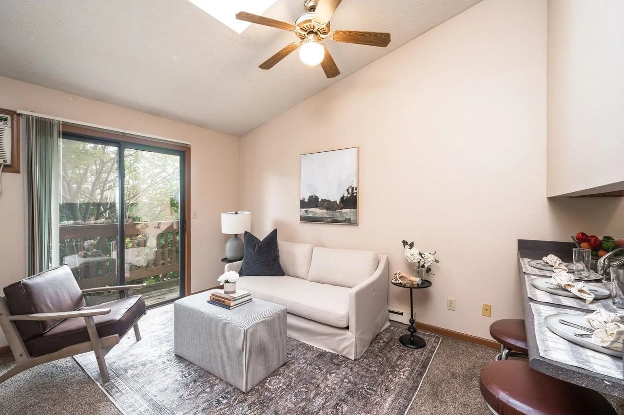 261 W Wood St #261WOODST - Photo 3 of 11