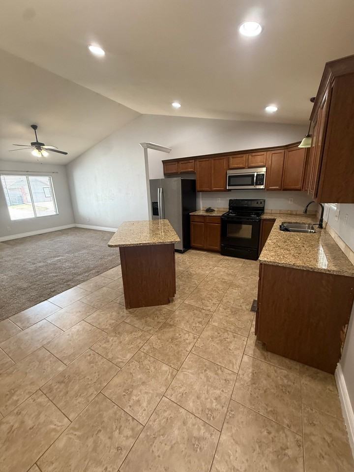 8457 E Granite Ct - Photo 5 of 18