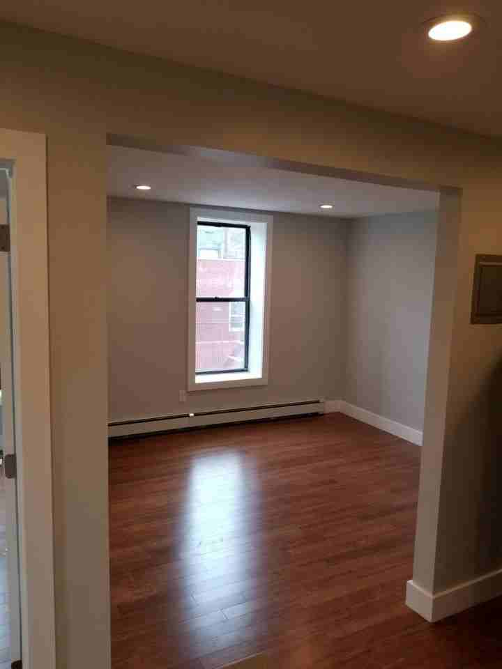 987 Greene Ave #3 - Photo 5 of 6