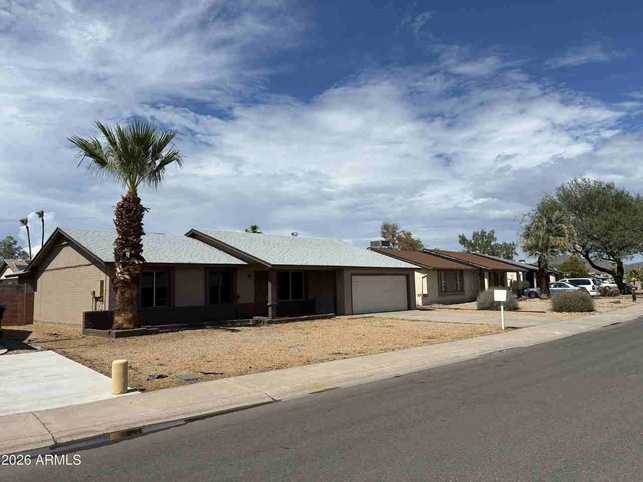 602 W Wickieup Ln - Photo 3 of 36