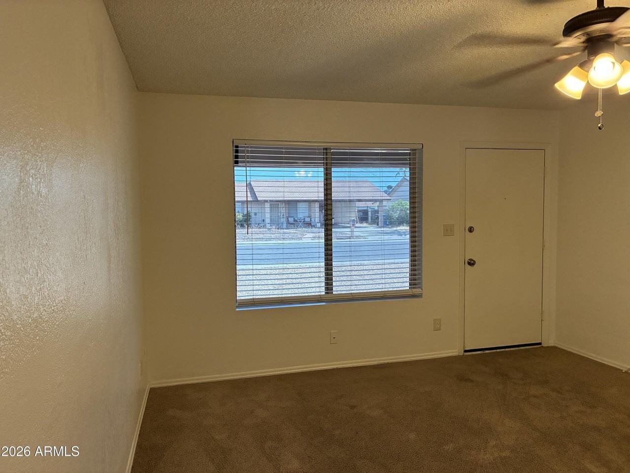 602 W Wickieup Ln - Photo 6 of 36