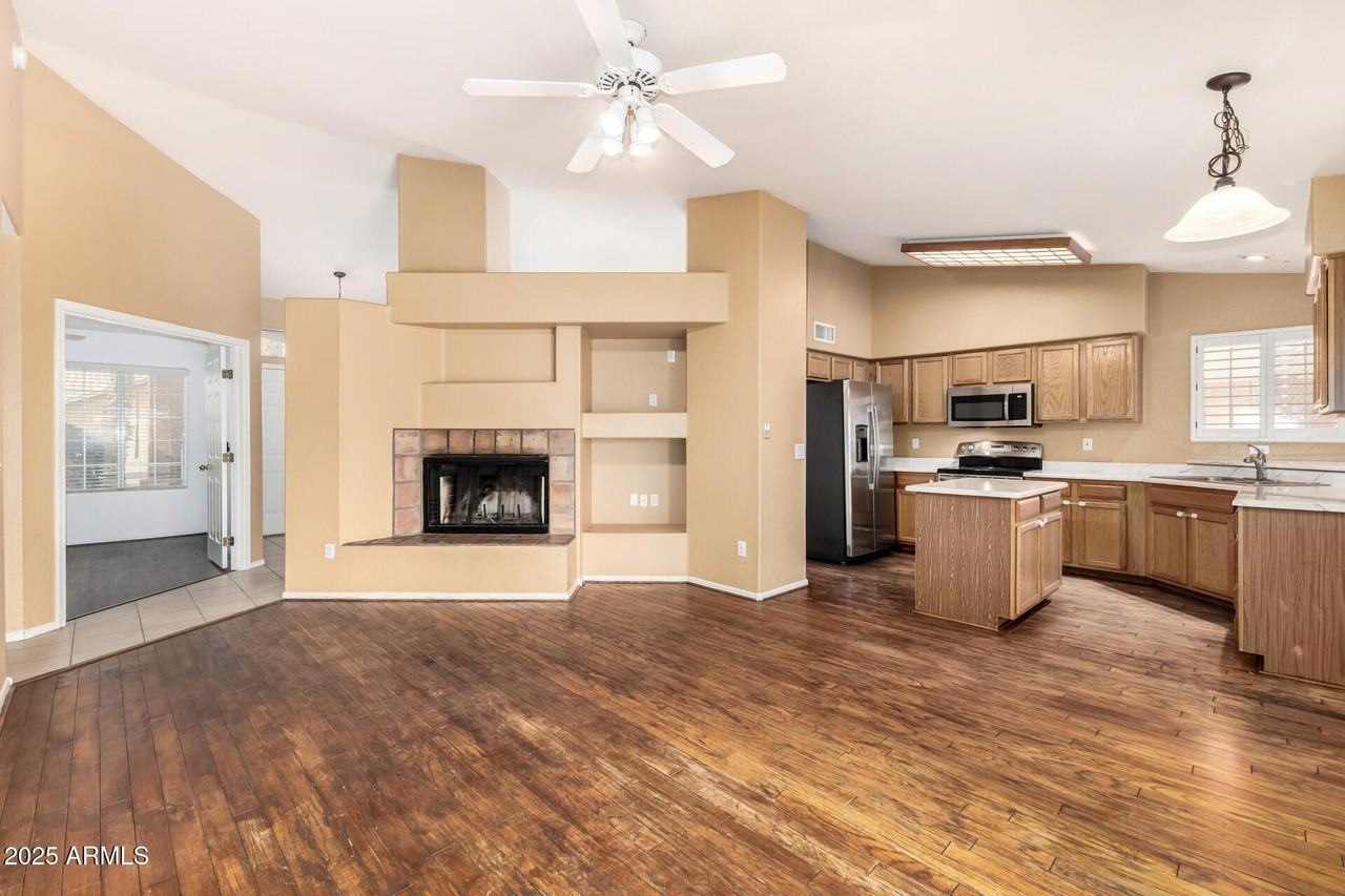 15221 N 87th Dr - Photo 3 of 47