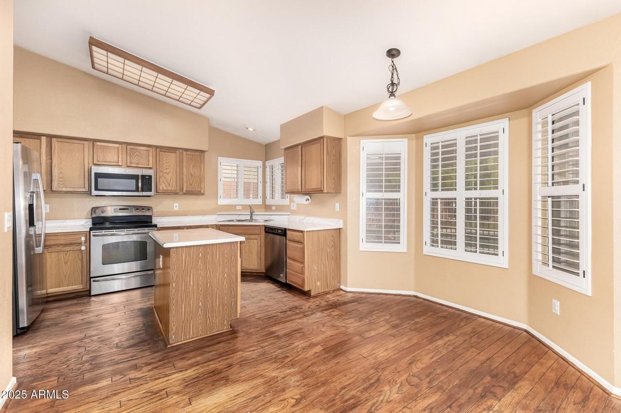 15221 N 87th Dr - Photo 4 of 47