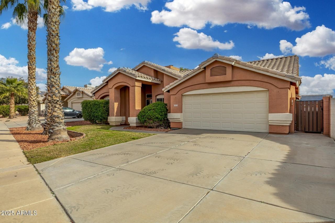 15221 N 87th Dr - Photo 6 of 47