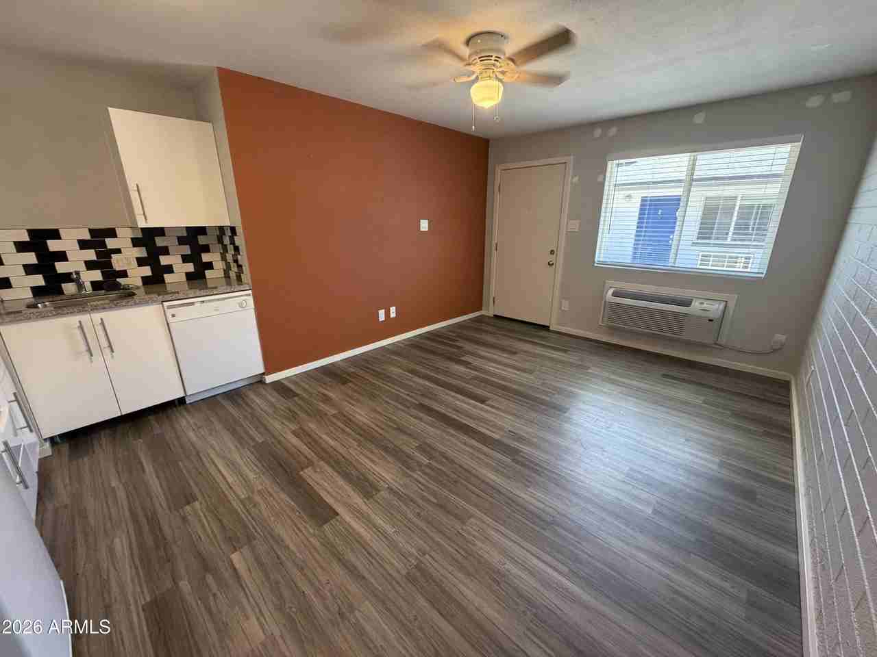 1234 W 4th St #2 - Photo 4 of 9