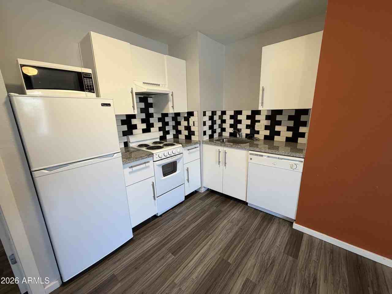 1234 W 4th St #2 - Photo 6 of 9
