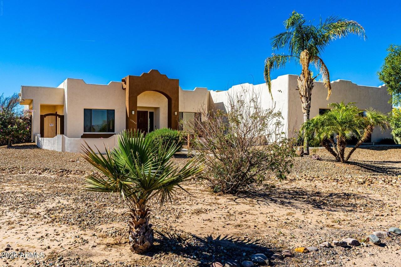 15225 W Frontier Dr - Photo 2 of 50