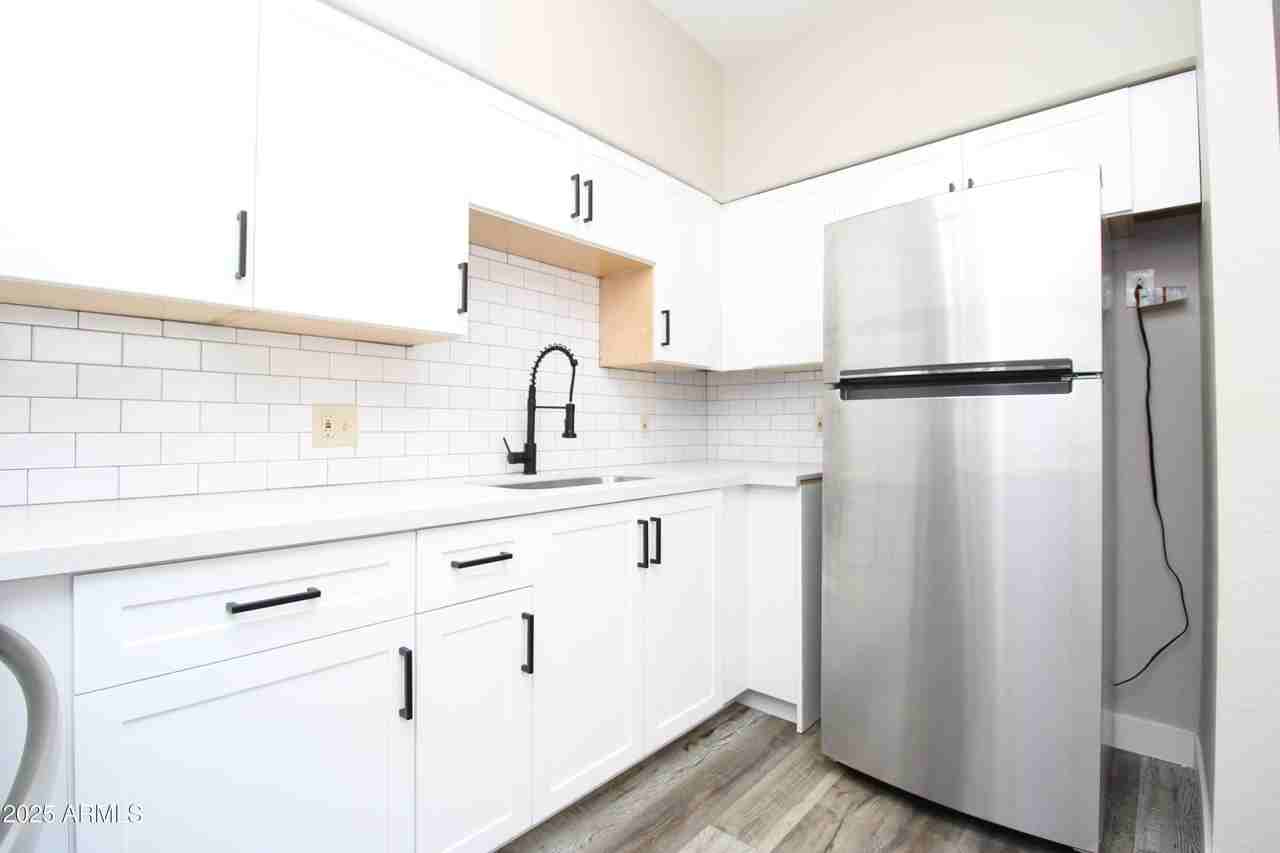 2807 E Paradise Ln #102 - Photo 4 of 12