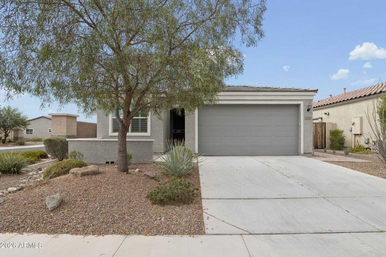 17863 W Hiddenview Dr - Photo 2 of 39