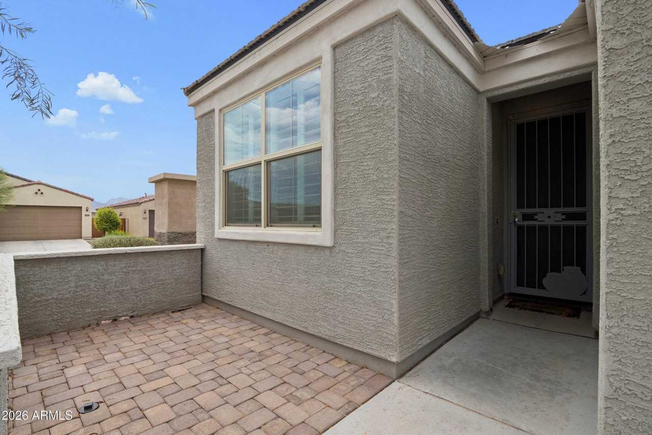 17863 W Hiddenview Dr - Photo 5 of 39