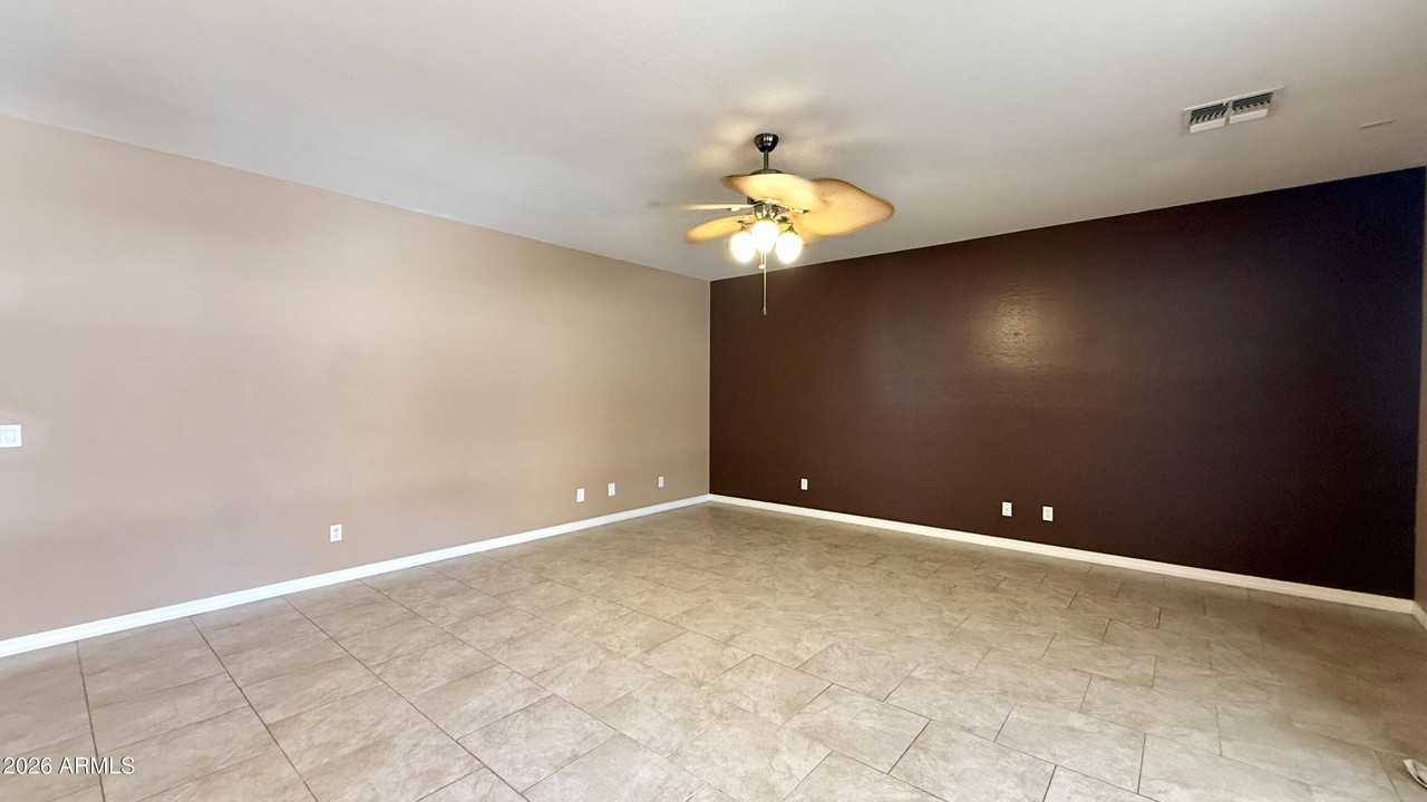 2714 E Birchwood Pl - Photo 4 of 17