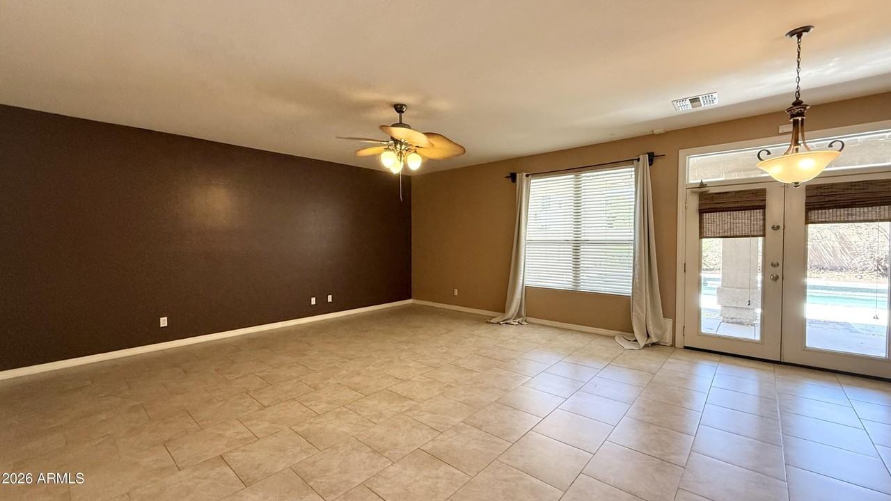 2714 E Birchwood Pl - Photo 5 of 17