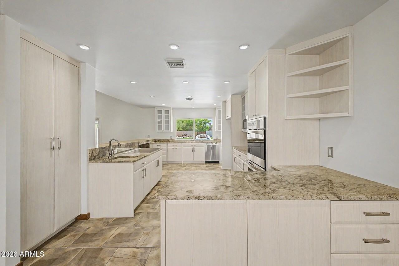 6133 E Mountain View Rd - Photo 7 of 50