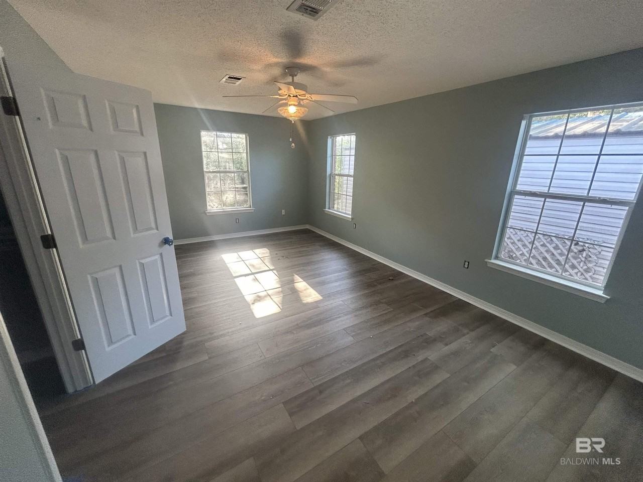 29595 Canal Rd - Photo 3 of 8