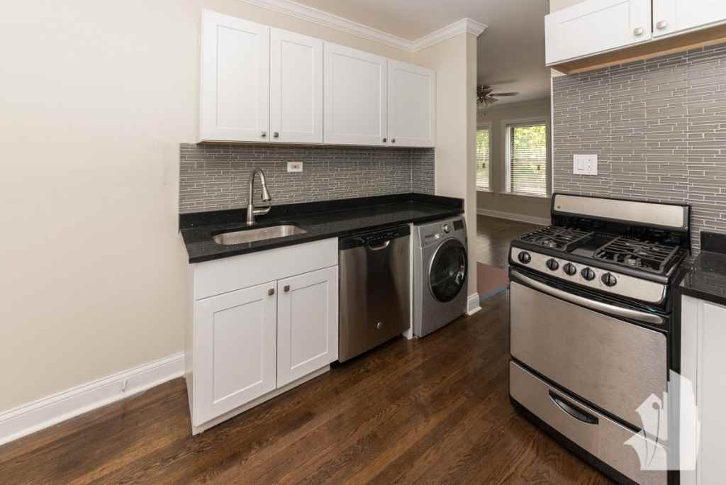 2129 N Dayton St #201 - Photo 3 of 6
