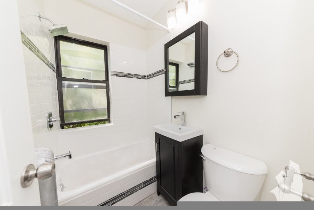 2129 N Dayton St #201 - Photo 6 of 6