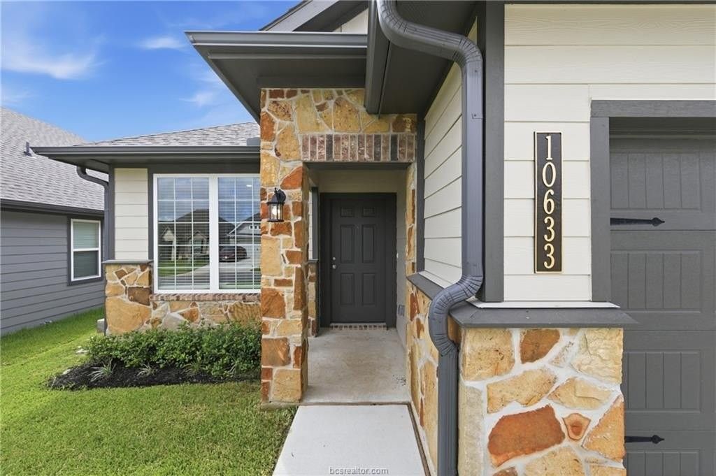 10633 Burgundy Berry Way - Photo 2 of 19