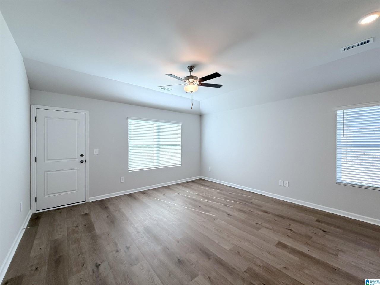 128 CHALLENGER WAY - Photo 5 of 38