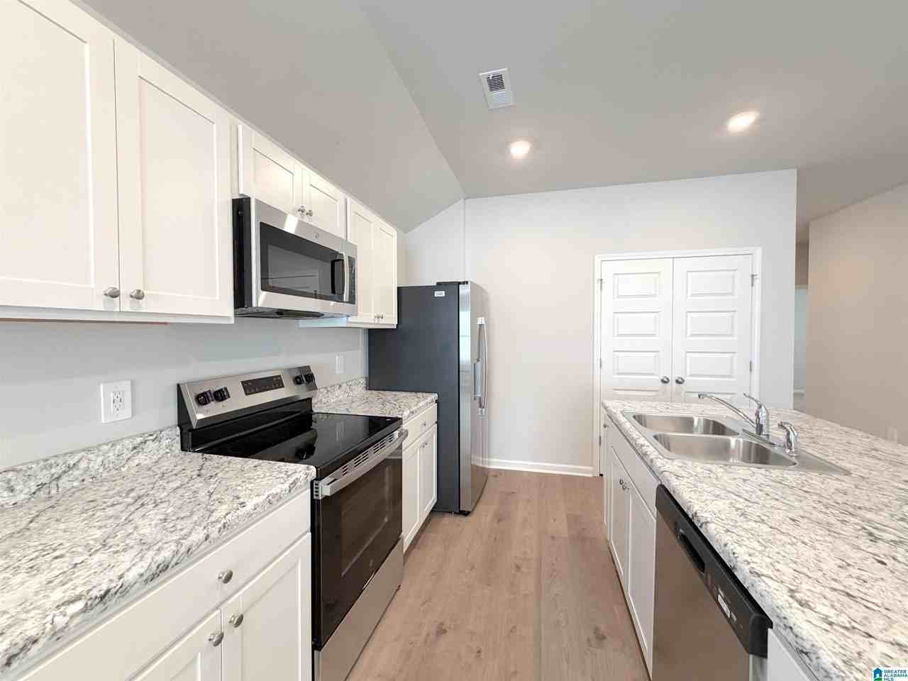 128 CHALLENGER WAY - Photo 7 of 38