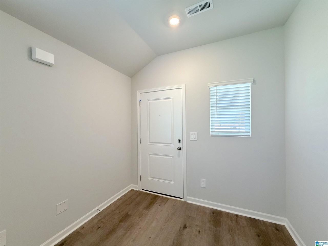 132 CHALLENGER WAY - Photo 3 of 37