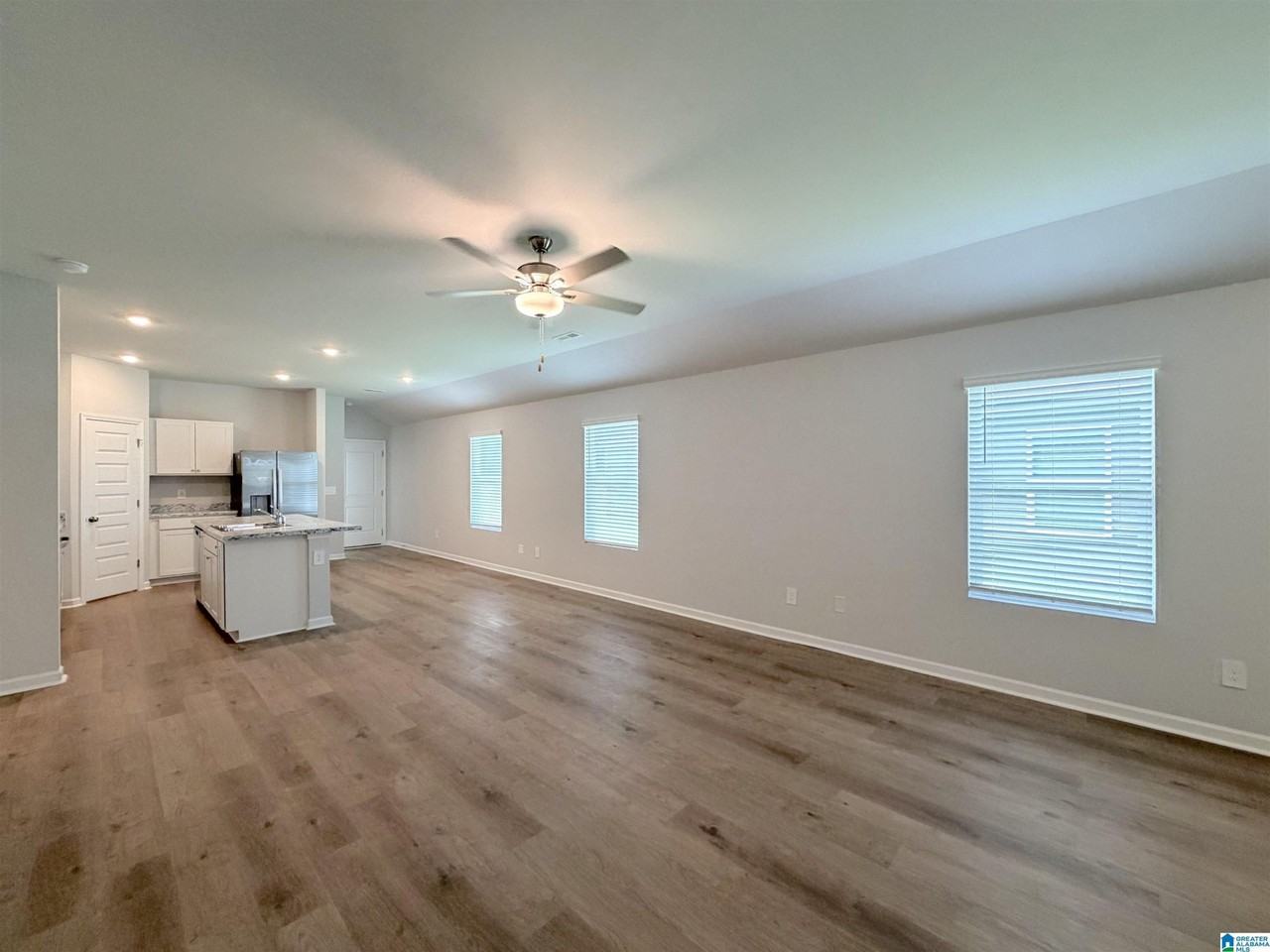 132 CHALLENGER WAY - Photo 5 of 37