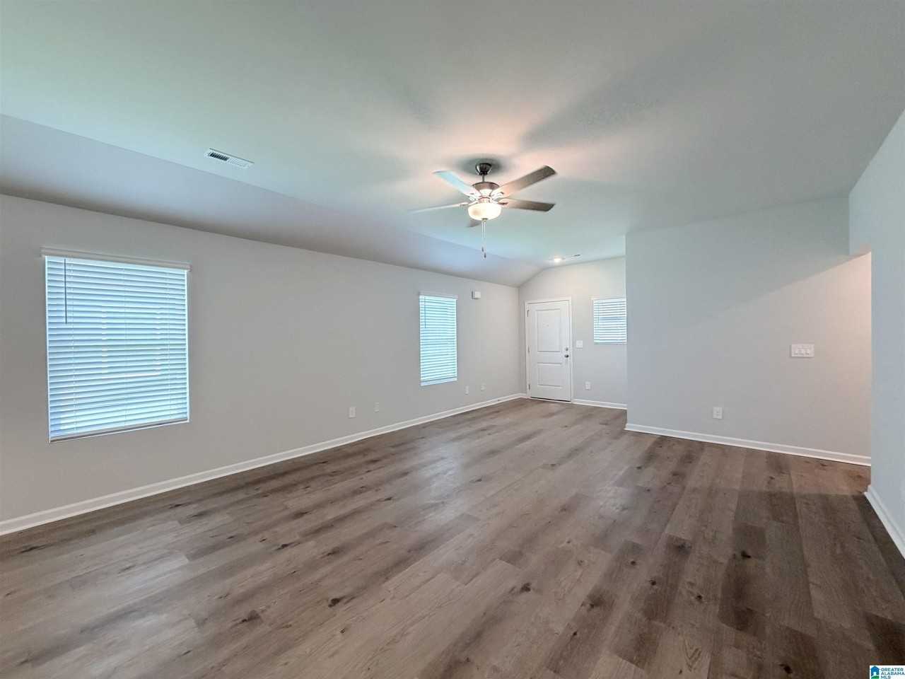 132 CHALLENGER WAY - Photo 6 of 37