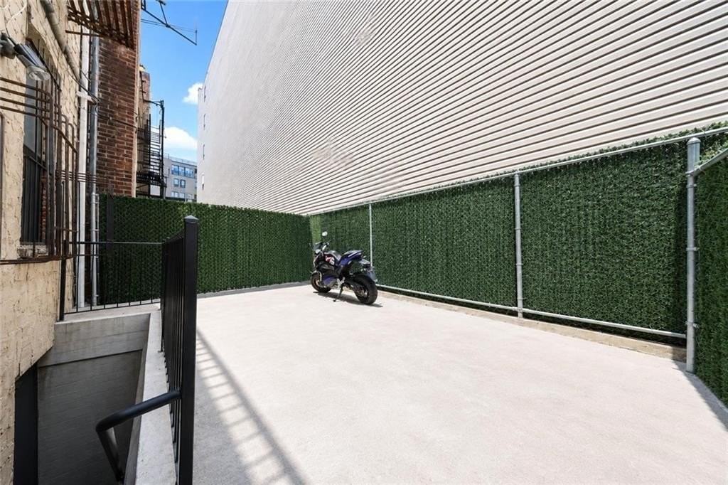 645 Rogers Ave - Photo 6 of 13