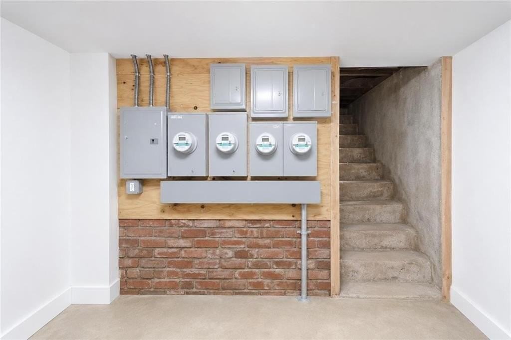 645 Rogers Ave - Photo 7 of 13