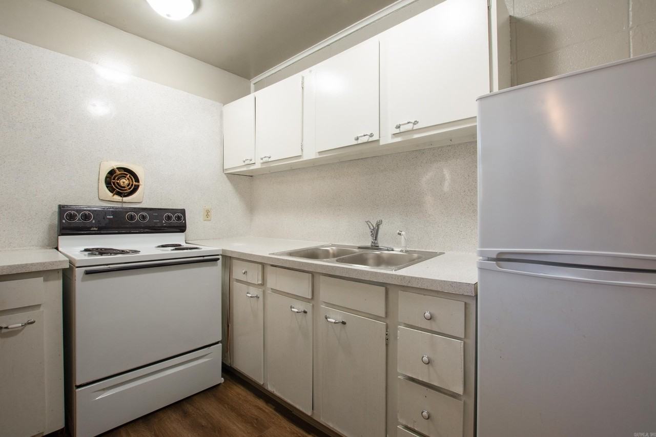123 N Polk St #14 - Photo 7 of 13