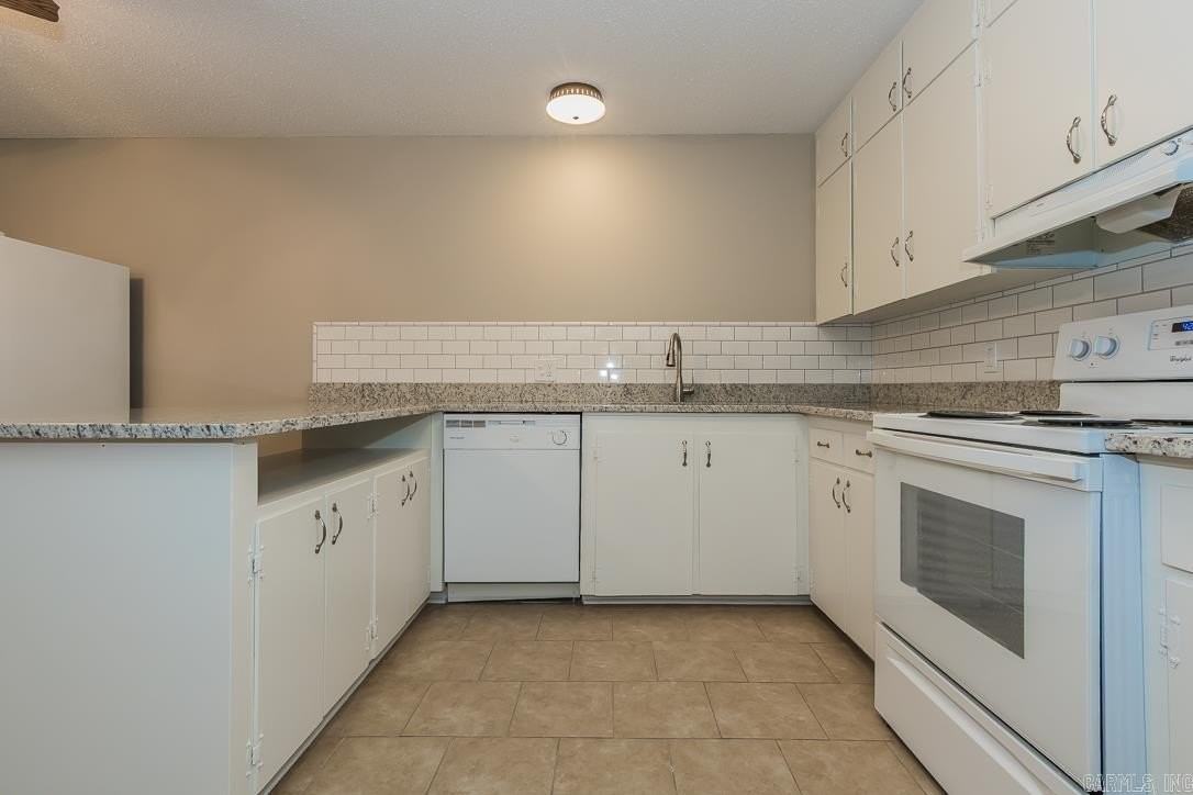 1574 Skyline Dr - Photo 4 of 15
