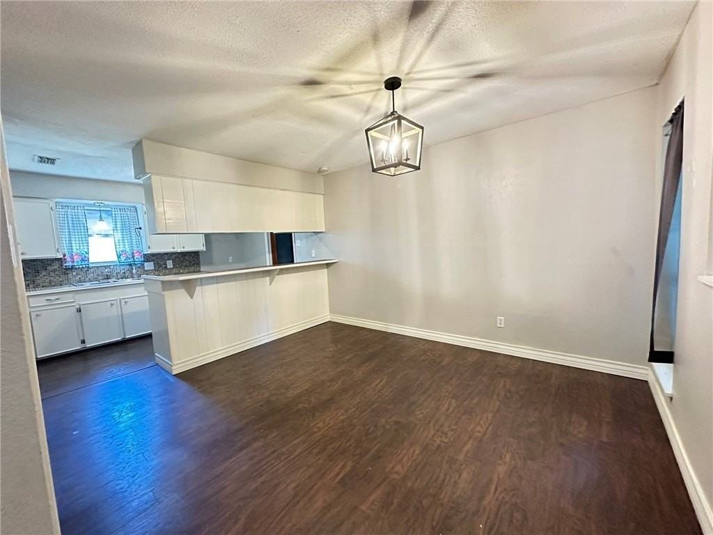 2114 Saint Charles Dr - Photo 4 of 22