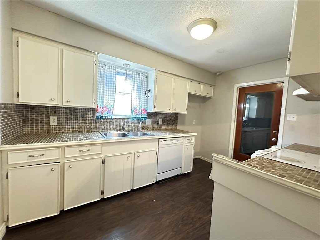 2114 Saint Charles Dr - Photo 6 of 22