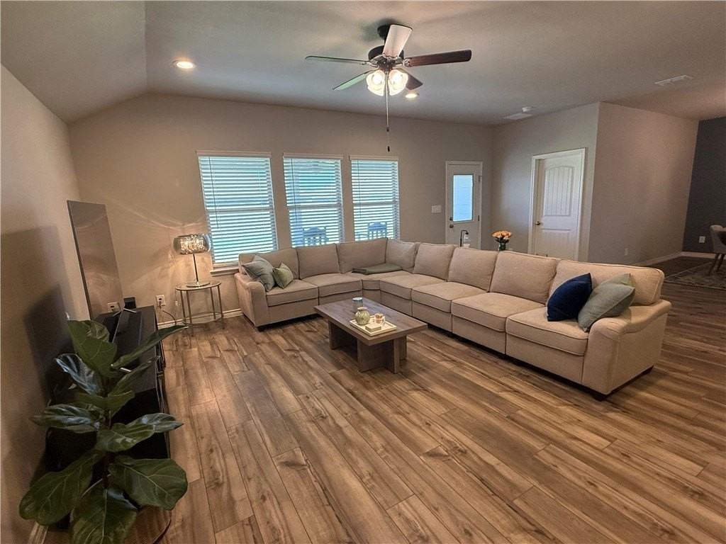 7609 Bayley Ln - Photo 2 of 16