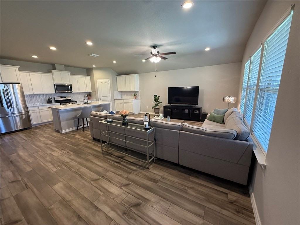 7609 Bayley Ln - Photo 4 of 16