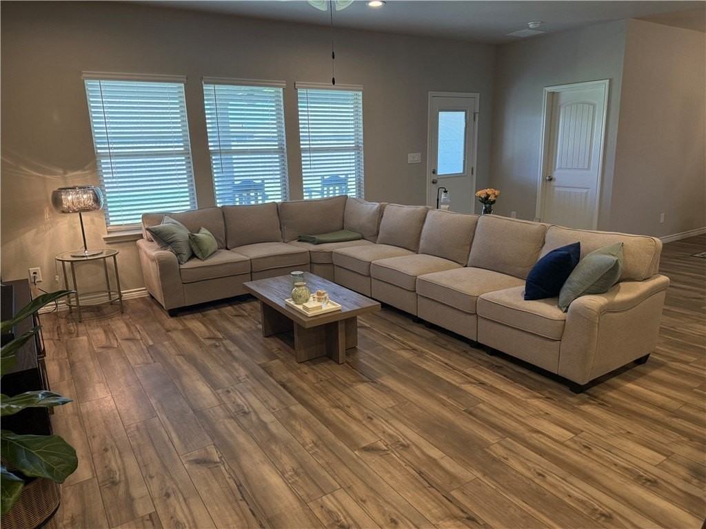 7609 Bayley Ln - Photo 5 of 16