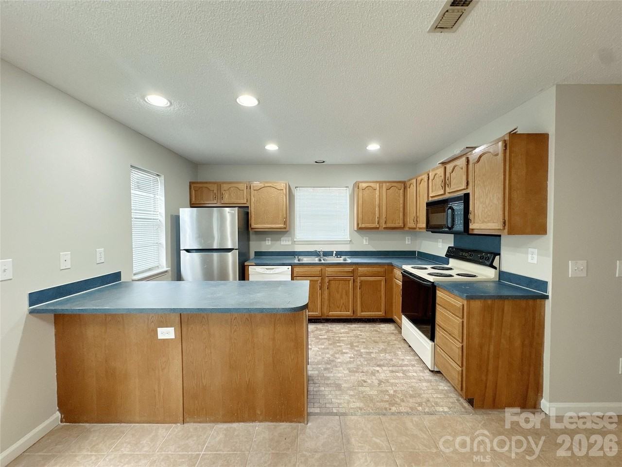 5745 Prescott Ct - Photo 2 of 16