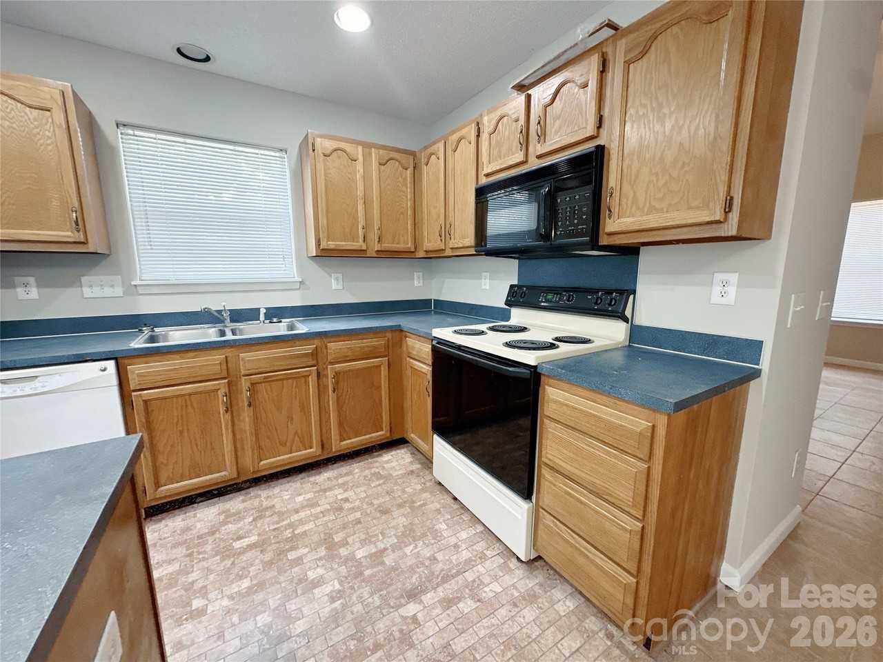 5745 Prescott Ct - Photo 3 of 16