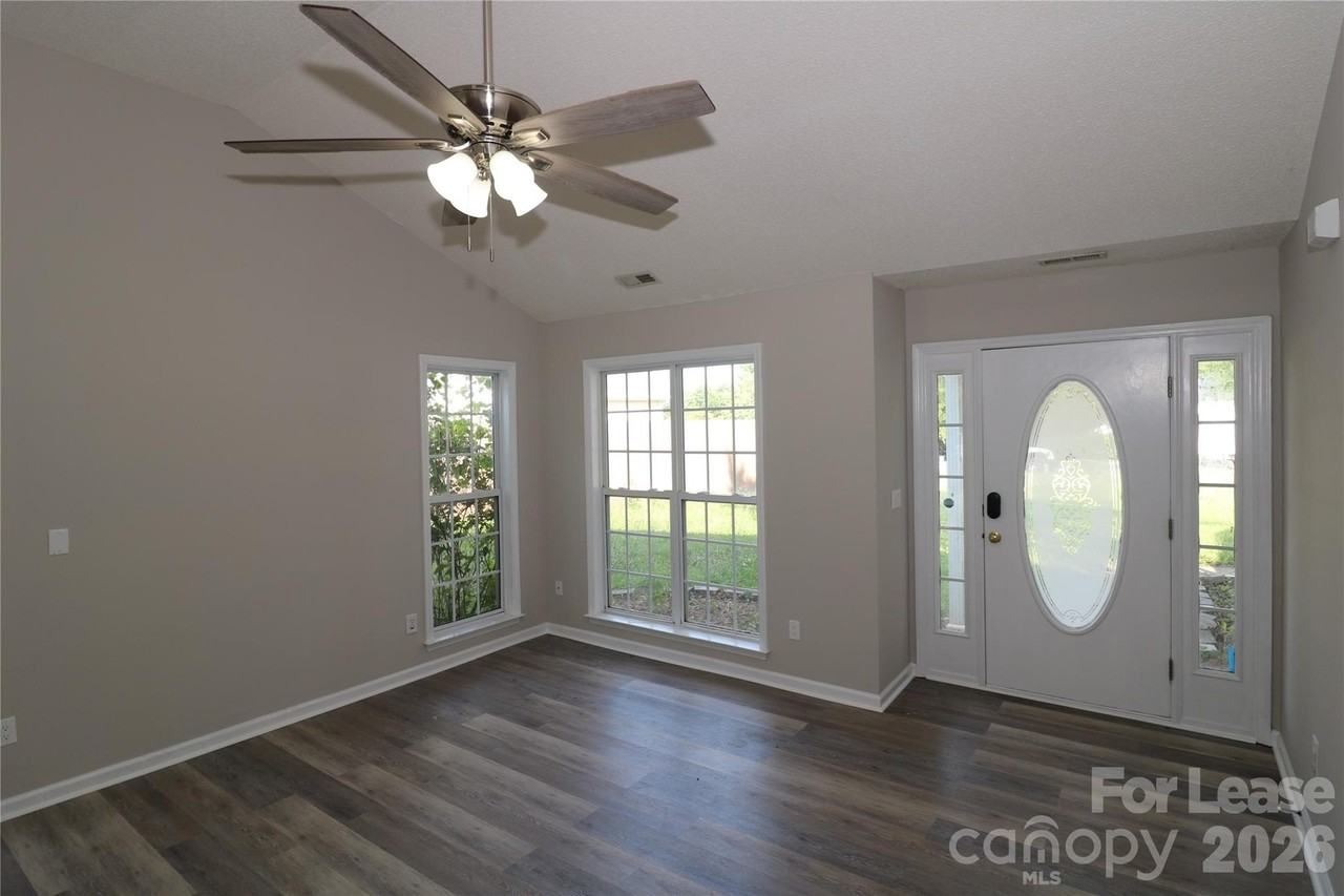 711 Harvest Way - Photo 4 of 25