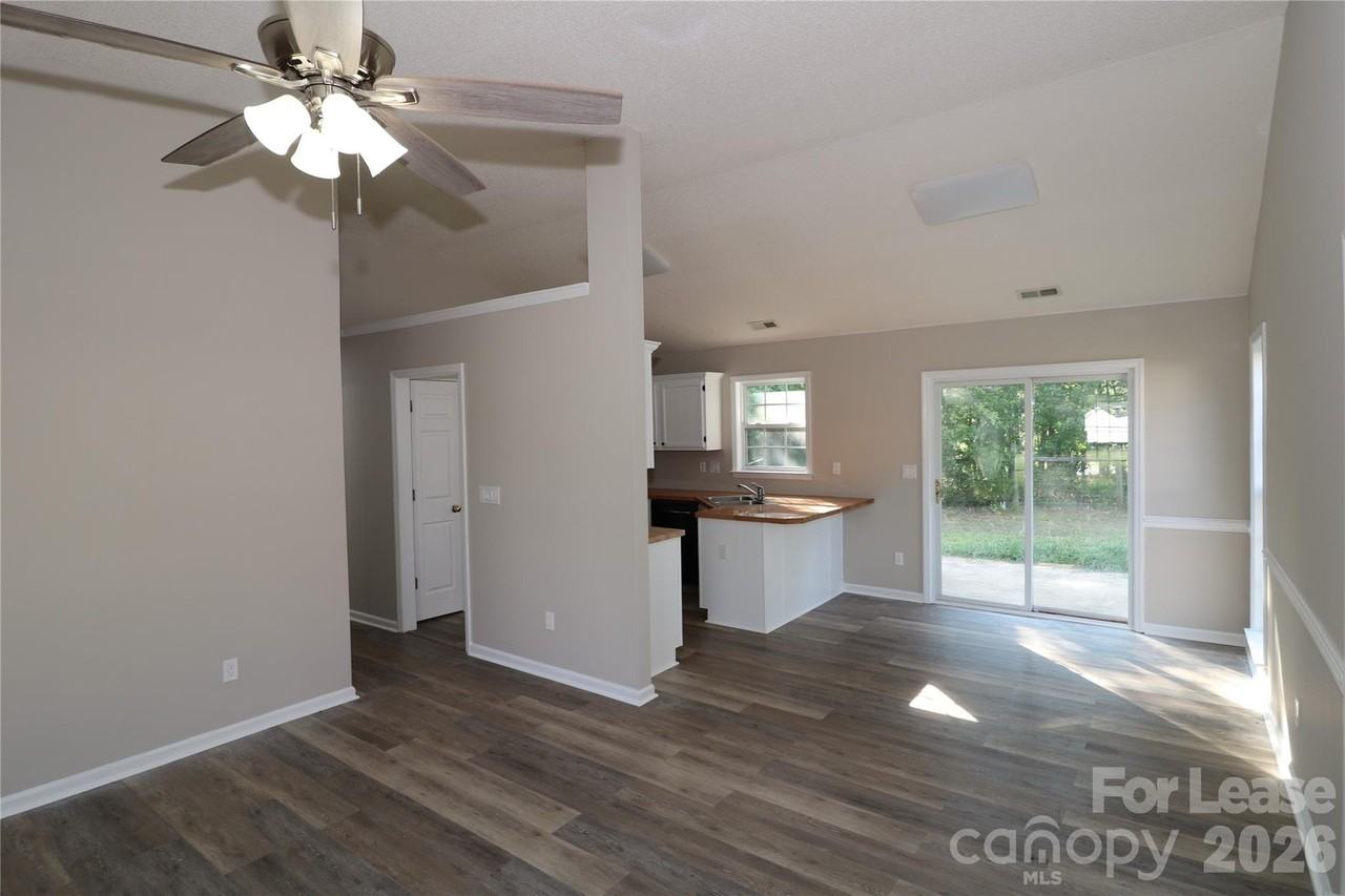 711 Harvest Way - Photo 5 of 25
