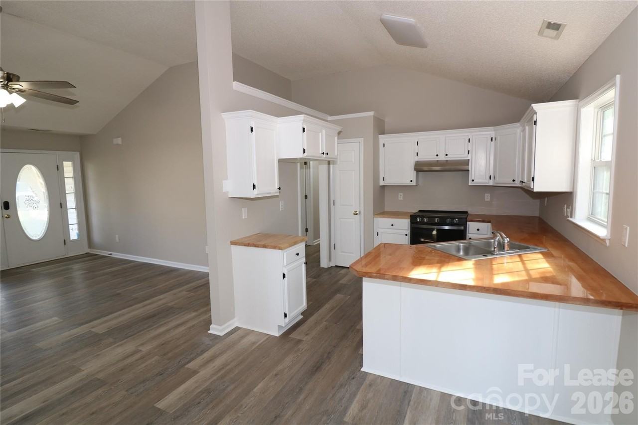 711 Harvest Way - Photo 6 of 25