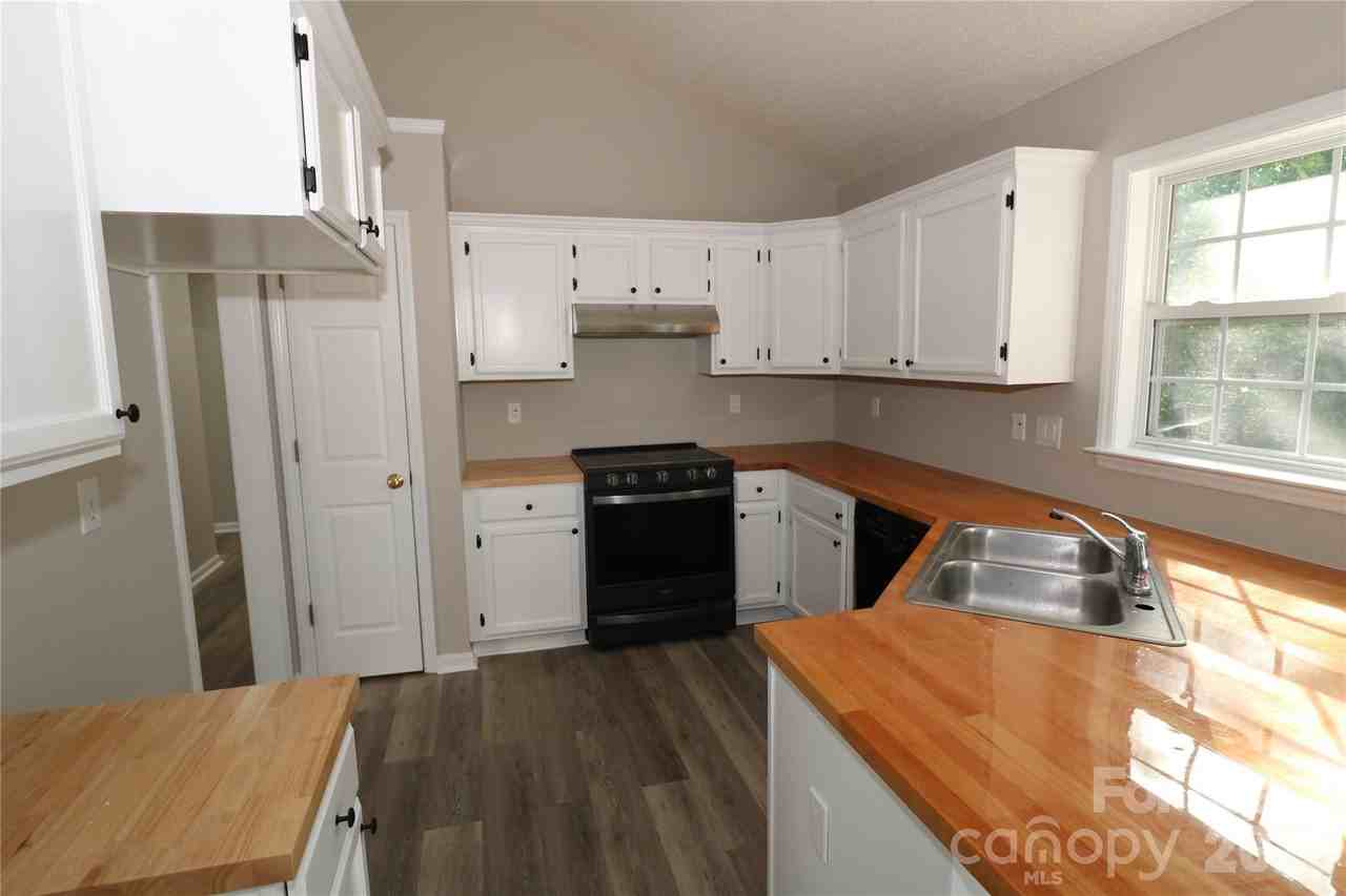 711 Harvest Way - Photo 7 of 25
