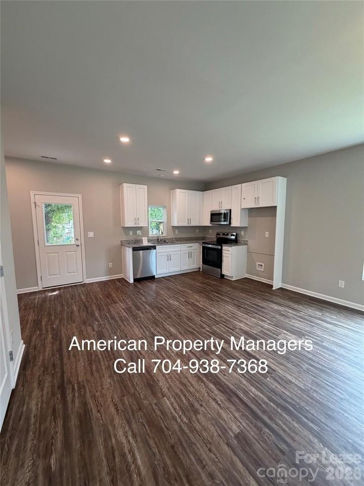 504 N Broad St - Photo 2 of 6